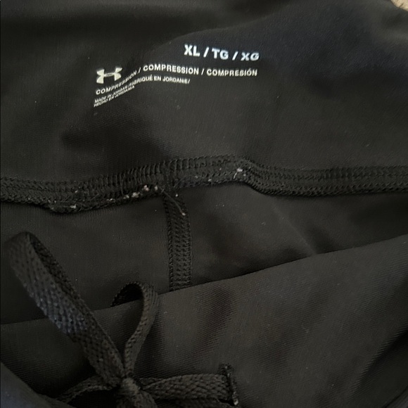 Under Armour Women’s Black Capri Leggings - Picture 2 of 2